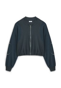 Donker marineblauwe cropped bomberjack met ritssluiting aan de voorkant, geribde kraag en lange mouwen met een textuurlay-out op de schouders en manchetten.