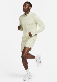 Nike Performance PACER TOP - Camiseta de manga larga - olive aura