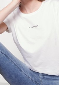 Calvin Klein Jednoduché tričko - white