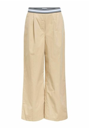 Pantalones de pierna ancha beige con una cinturilla elástica de rayas en blanco y negro, que presentan pliegues frontales y una textura suave de algodón.