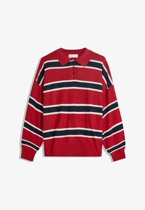 Czerwony sweter polo z długim rękawem z poziomymi granatowymi i białymi paskami oraz kołnierzem zapinanym na guziki.