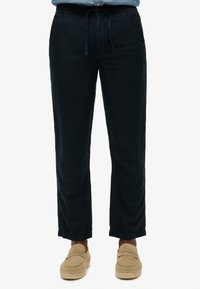 Pantaloni in lino leggeri di colore blu navy, con vita elastica e cordoncino. Design a gamba dritta, con tasche laterali e texture morbida.
