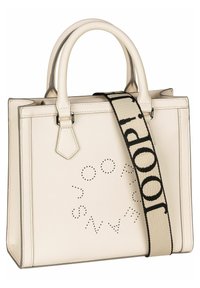 Cremfarbener Lederrucksack mit durchlochnet Logo-Design. Verfügt über robuste Griffe und einen kontrastierenden gemusterten Schultergurt.