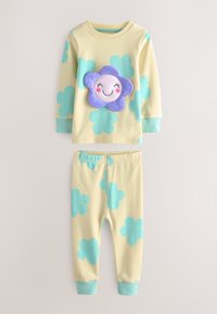 Ensemble de pyjama deux pièces en coton jaune clair avec de grands motifs floraux aqua. Le haut présente une application de fleur souriante en peluche. Manches et pantalons avec poignets.