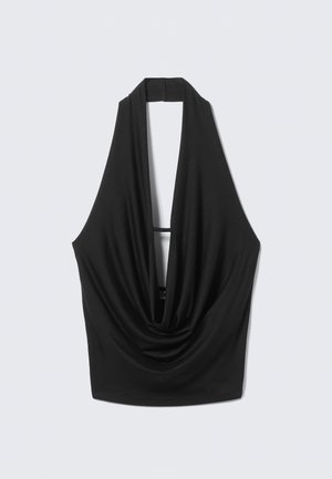 Zwarte haltertop met een diepe V-halslijn en gedrapeerde voorkant. Gemaakt van zachte, rekbare stof met een gladde textuur.