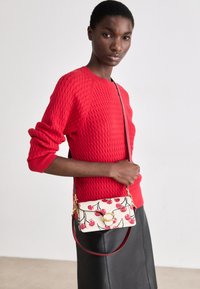 COACH CHERRY PRINT TABBY SHOULDER BAG - Axelremsväska - chalk