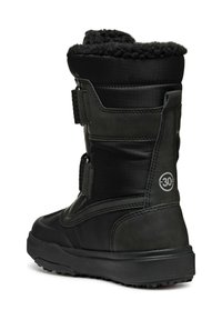 Zwarte winterlaars van textiel met een glad synthetisch materiaal, voorzien van een luxe boord, verstelbare banden en een robuuste zool.