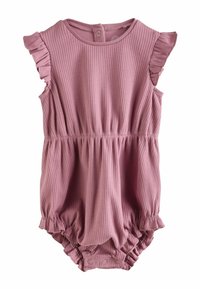 Roza rebrast otroški kombinezon z nagubanim robom na rokavih, elastičnim pasom in sponkami na dnu za enostavno oblačenje.