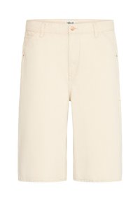 Shorts cargo beige de algodón, con corte recto, bolsillos frontales y un bolsillo lateral. Incluyen un cierre frontal con botón.