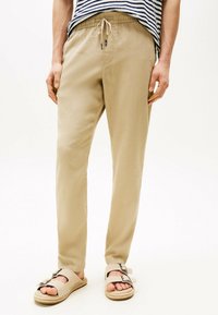 Tommy Hilfiger - HARLEM SORONA  - Trousers - batique khaki Thumbnail Image 1