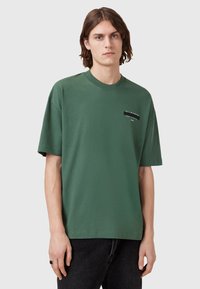 AllSaints REDACT CREW - Camiseta estampada - green