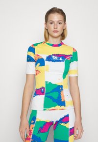 O'Neill FUTURE SPORTS FITTED - T-shirt estampada - yellow