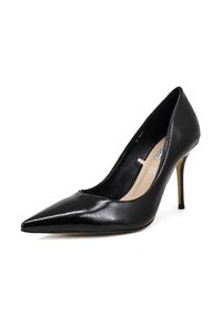Scarpa alta in vernice nera con punta affusolata, sottile tacco a stiletto e superficie liscia e lucida. L'interno presenta una fodera beige.