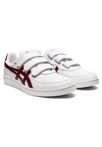 Zapatillas de cuero blancas con acentos en burdeos y correas de Velcro grises. Punta perforada para mayor transpirabilidad. Diseño de corte bajo con suela de goma.