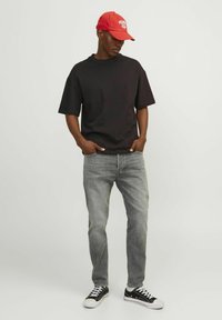 Jack & Jones JJIERIK JJCOOPER BREAKS - Vaqueros tapered - grey denim