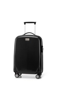 Maleta rígida negra con superficie texturizada, asa plateada y cuatro ruedas. Presenta una placa de logo en el frente y un diseño elegante.