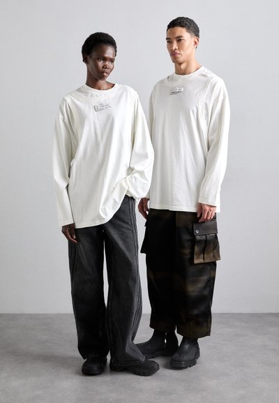 Feng Chen Wang DECONSTRUCTION UNISEX - Long sleeved top - white