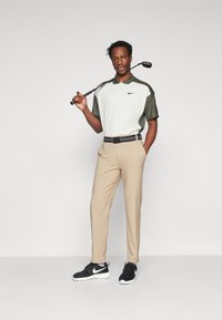 Nike Golf CLUB - Πόλο - light bone/cargo khaki/black