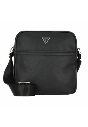 Borsa a tracolla nera in materiale sintetico con una finitura lucida, dotata di un logo triangolare frontale, tracolla regolabile e chiusura con zip.