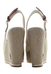 U.S. Polo Assn. AYLIN013 - Sandály na klínu - bei006