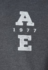 American Eagle CORE TEE  - Apdrukāts T-krekls - dark gray