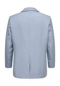 Ανοιχτό μπλε σακάκι μπλέιζερ με μακριά μανίκια, λεπτομέρεια ραφής στην πλάτη και γιακά με εγκοπή, εμφανιζόμενο από πίσω πάνω σε λευκό φόντο.