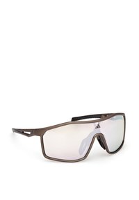 Gafas de sol deportivas marrones con forma de máscara, lentes espejadas y detalles texturizados negros en las patillas. Diseño de montura ligera.