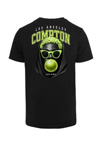 Tricou negru cu un grafic ce prezintă o figură cu păr verde și ochelari de soare, ținând o minge de bowling verde, text: "LOS ANGELES COMPTON."