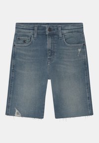 Denim shorts in faded blue with a straight cut, featuring a raw hem, subtle distressing, and two front pockets. Adjustable waistband.