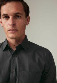 Next LONG SLEEVE REGULAR FIT - Zakelijk overhemd - black