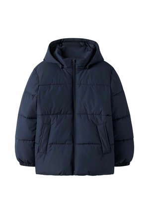 Giacca imbottita blu navy con cappuccio, dotata di chiusura con zip sul davanti, polsini elasticizzati e due tasche laterali. Design a righe orizzontali e texture liscia.