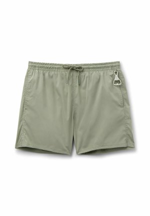 Jasnozielone kąpielówki ze ściągaczem w pasie, sznurkiem, bocznymi kieszeniami oraz małym metalowym otwieraczem do butelek przymocowanym do prawej kieszeni.