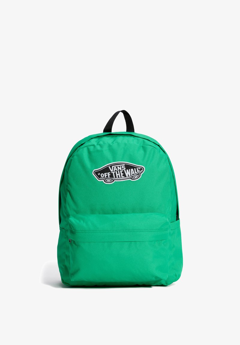 Zaino in tessuto verde con maniglia superiore, tasca frontale con zip e patch con il logo "VANS OFF THE WALL" cucito sul davanti. Design semplice e arrotondato.