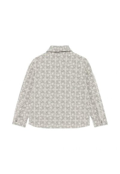 Camicia a maniche lunghe di colore grigio chiaro con un motivo geometrico ripetuto. Presenta un colletto e un orlo dritto; il tessuto appare liscio.