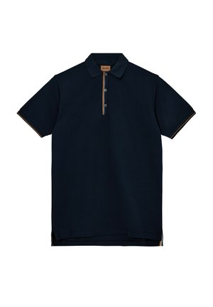 Tamsiai mėlynas polo marškinėliai su trumpomis rankovėmis, trijų mygtukų apykaklė ir kontrastingos šviesiai rudos detalės apykaklėje ir rankovių kraštuose. Klasikinio silueto ir medvilninė tekstūra.