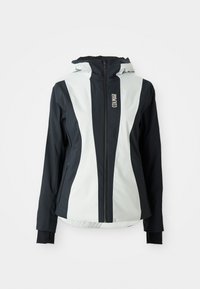 Schwarze und hellgraue Softshell-Jacke mit Reißverschluss vorne, verstellbarem Kapuze, kontrastierenden Einsätzen und Seitentaschen. Mit einem "Colmar"-Logo.