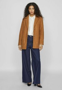 VILA GEKNÖPFTE - Trenchcoat - rubber