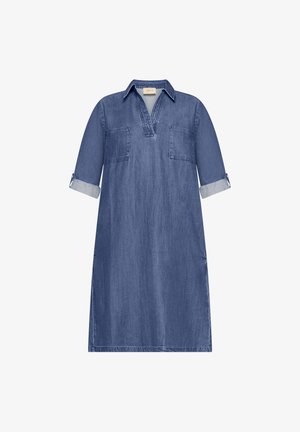 Robe chemise en denim avec manches retroussées, deux poches poitrine, un col et une ouverture en V, en bleu moyen délavé.