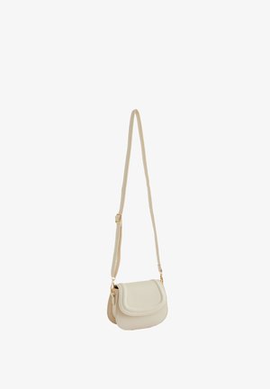 Bolso cruzado de imitación cuero beige con solapa curva, correa ajustable y herrajes en tono dorado. Textura suave y forma compacta.
