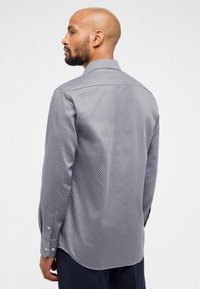Eterna MODERN FIT - Skjorter - grau
