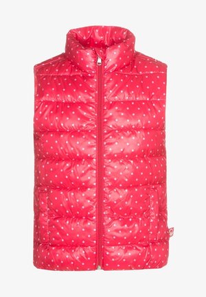 Červená polstrovaná bezrukávová vesta s bílými puntíky, přední zip, stojáček a boční kapsy.