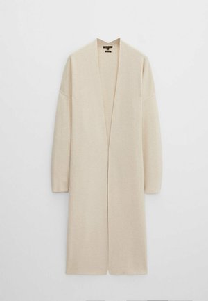 Beige langer Cardigan aus weichem Strickstoff, mit tiefem V-Ausschnitt, offenem Vorderteil und weiten, herabfallenden Schultern für eine entspannte Passform.