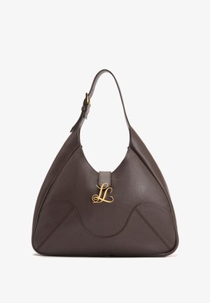 Sac à bandoulière en cuir marron avec une texture lisse, présentant un logo "L" doré et un design structuré et courbé. Sangle ajustable incluse.