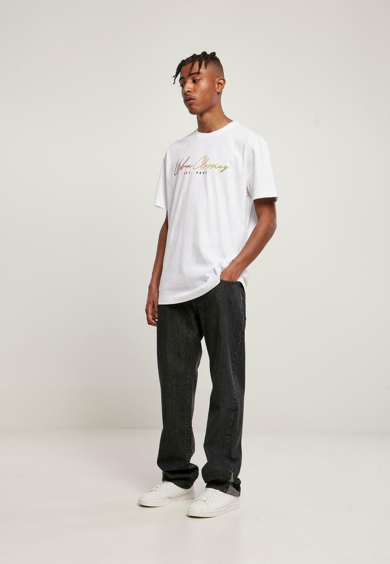Herren T-Shirts basic | Urban Classics SCRIPT LOGO T-Shirt print white/weiß - TU83218 Herren T-Shirts basic | Urban Classics SCRIPT LOGO T-Shirt print white/weiß - TU83218