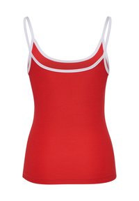 Rode tanktop met witte rand, verstelbare spaghettibandjes, aansluitend design en zachte katoenachtige textuur. Geen zichtbare patronen of extra details.