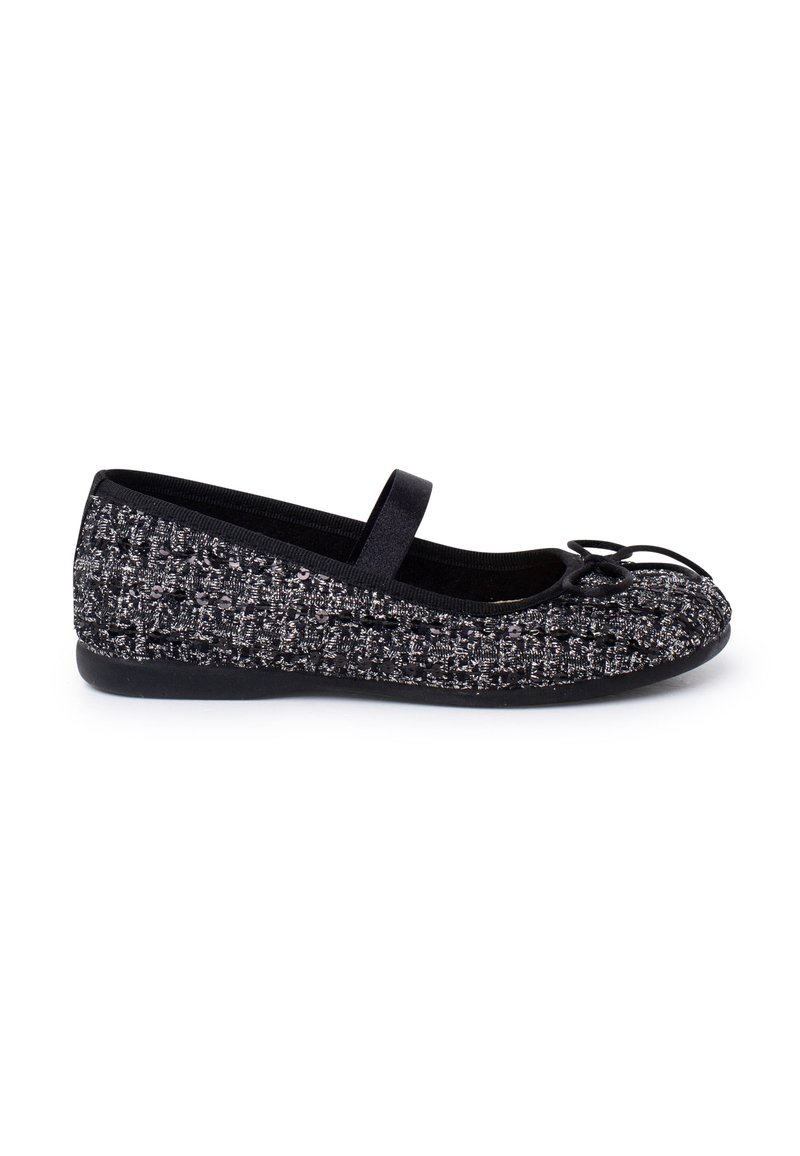 Ballet flat nera e argento con texture, punta tonda, fascia elastica e dettaglio a fiocco nella parte anteriore, progettata per comfort e stile.