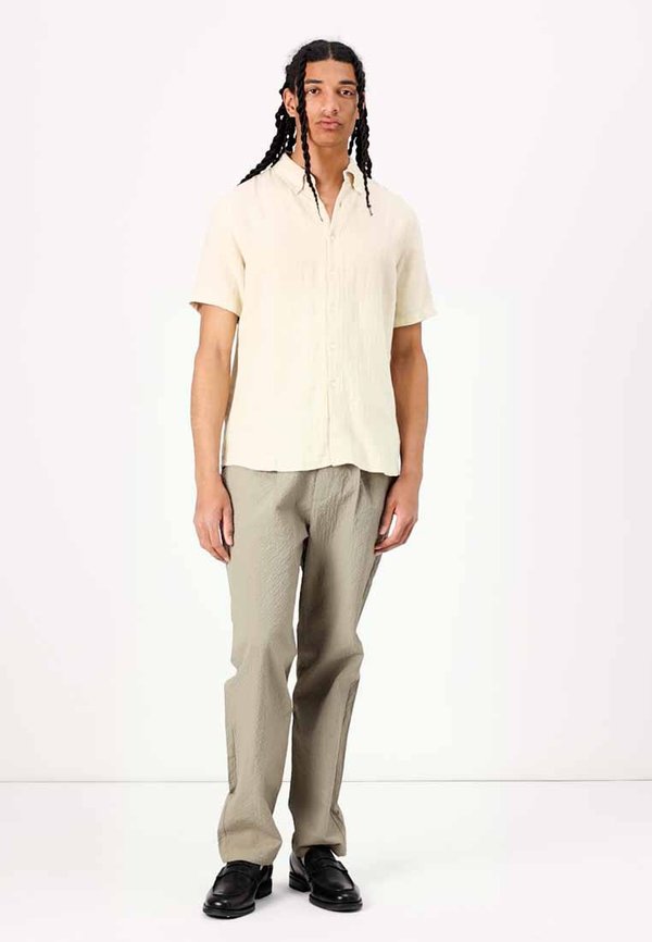 TRADITIONAL COLLAR - Shirt - cream dobby4