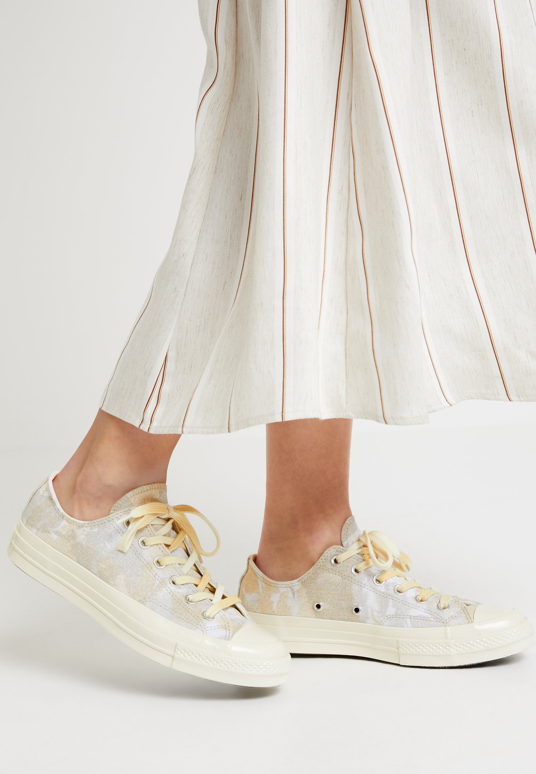 converse pale vanilla