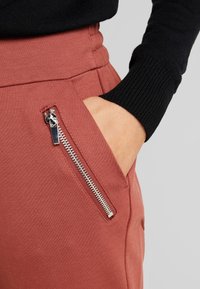 Vero Moda Tygbyxor - brown