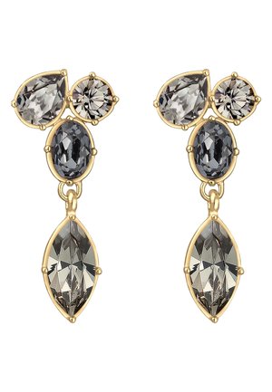 Boucles d'oreilles ton or avec des pierres grises facettées en formes de goutte, ronde, ovale et marquise, disposées en un design superposé et suspendu.